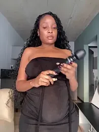 SexyDee025 webcam stripchat model stream image