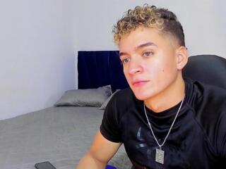 Paull George webcam model stream image