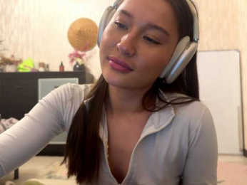 LakishaYanish webcam bongacams model stream image
