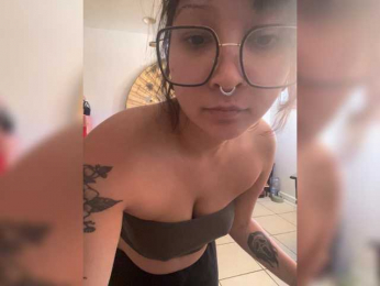 Hazyfetish webcam model stream image