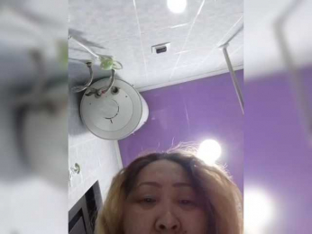 F_L_I_R_T_I_N_G webcam model stream image