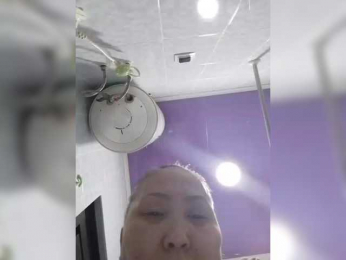 F_L_I_R_T_I_N_G webcam model stream image