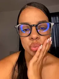 trianawhite webcam model stream image