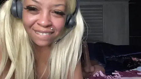 cocaNutt webcam stripchat model stream image