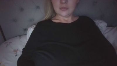 EllaLuxe webcam model stream image