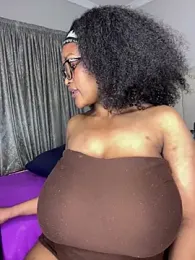 Bustygoddess32 webcam model stream image