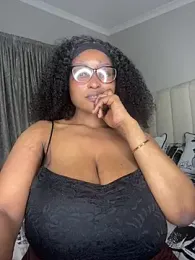 Bustygoddess32 webcam model stream image
