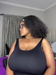 Bustygoddess32 webcam model stream image
