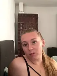 HeiligeJulia webcam model stream image