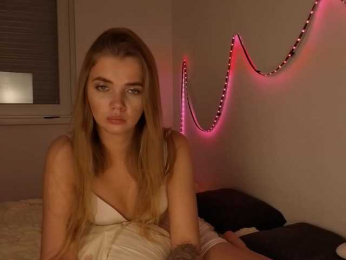 Trusty-dottie webcam model stream image