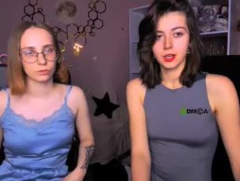 leona_light webcam model stream image