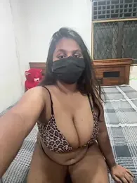 Bellyclub webcam model stream image