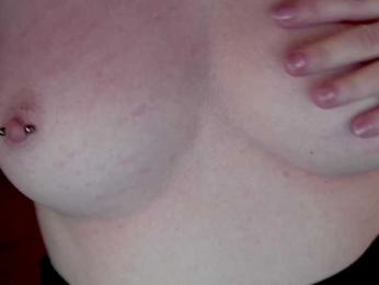 DramaQuenns webcam model stream image