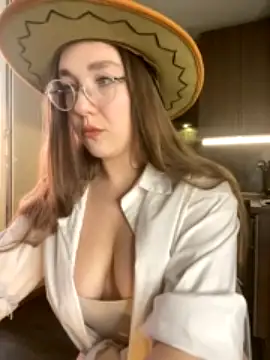 AlisaxFox webcam model stream image