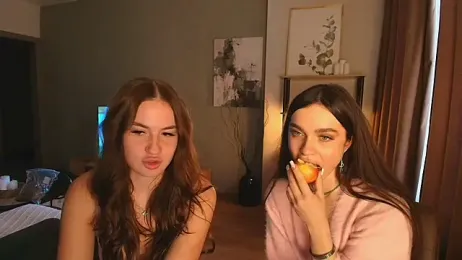 MayaGlow webcam model stream image