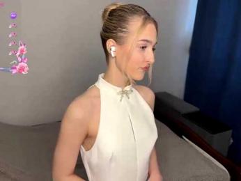 SweetiLun1 webcam model stream image