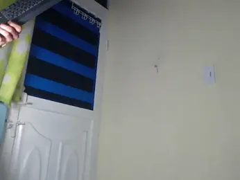 TOM-WANER webcam model stream image
