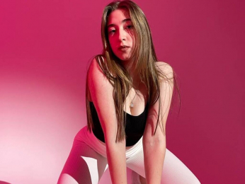 NeldaBuff webcam model stream image