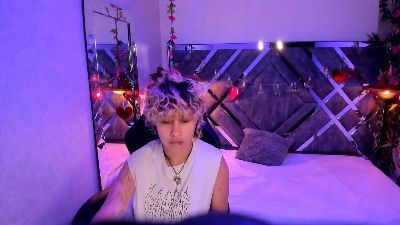 TaylorLeeh webcam model stream image