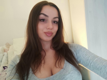 CourtneyPure webcam model stream image