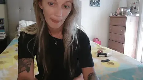 Heyitsmee33 webcam model stream image