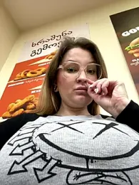 Teya_moon_ webcam model stream image