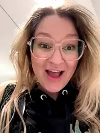 Teya_moon_ webcam model stream image