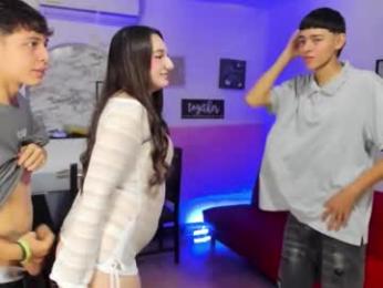 secretluna_ webcam model stream image