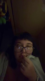 U_p_t_o_i_a webcam model stream image