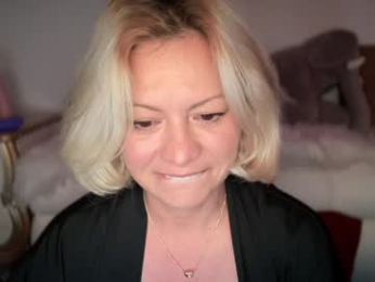 kiradivine webcam model stream image