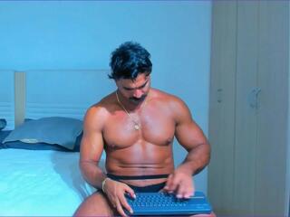 Sebasstian Toro webcam model stream image
