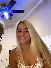 Kaylayoung12 webcam model stream image