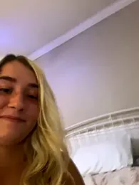 Kaylayoung12 webcam model stream image