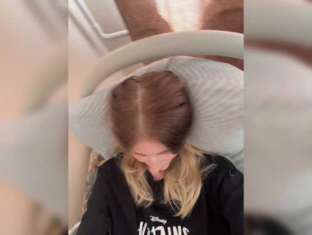 Emily- webcam model stream image