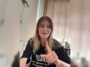 Emily- webcam model stream image