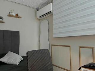 Kriss Santos webcam model stream image