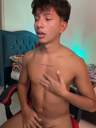 Leonarrrd_01 webcam model stream image