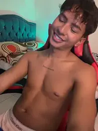 Leonarrrd_01 webcam model stream image