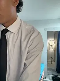 Leonarrrd_01 webcam model stream image