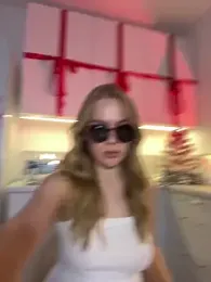 Little_Forest_ELF webcam model stream image