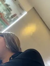 _Abril-Office1 webcam stripchat model stream image