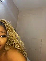 ItsLeyaa webcam model stream image