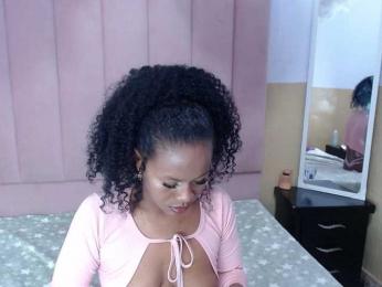 NahomiLips webcam model stream image