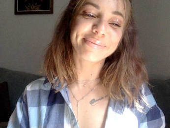 YaseniyaLove webcam model stream image