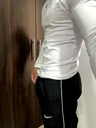 Roberthwhit webcam model stream image