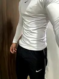 Roberthwhit webcam model stream image