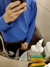 yurii_magic webcam model stream image