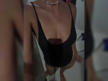 Onlifashka webcam model stream image