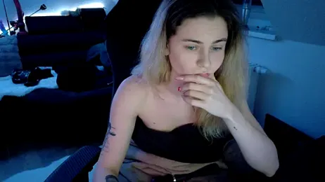 Melly4You webcam model stream image