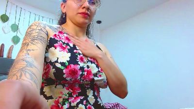 kharlamorrys_ webcam model stream image